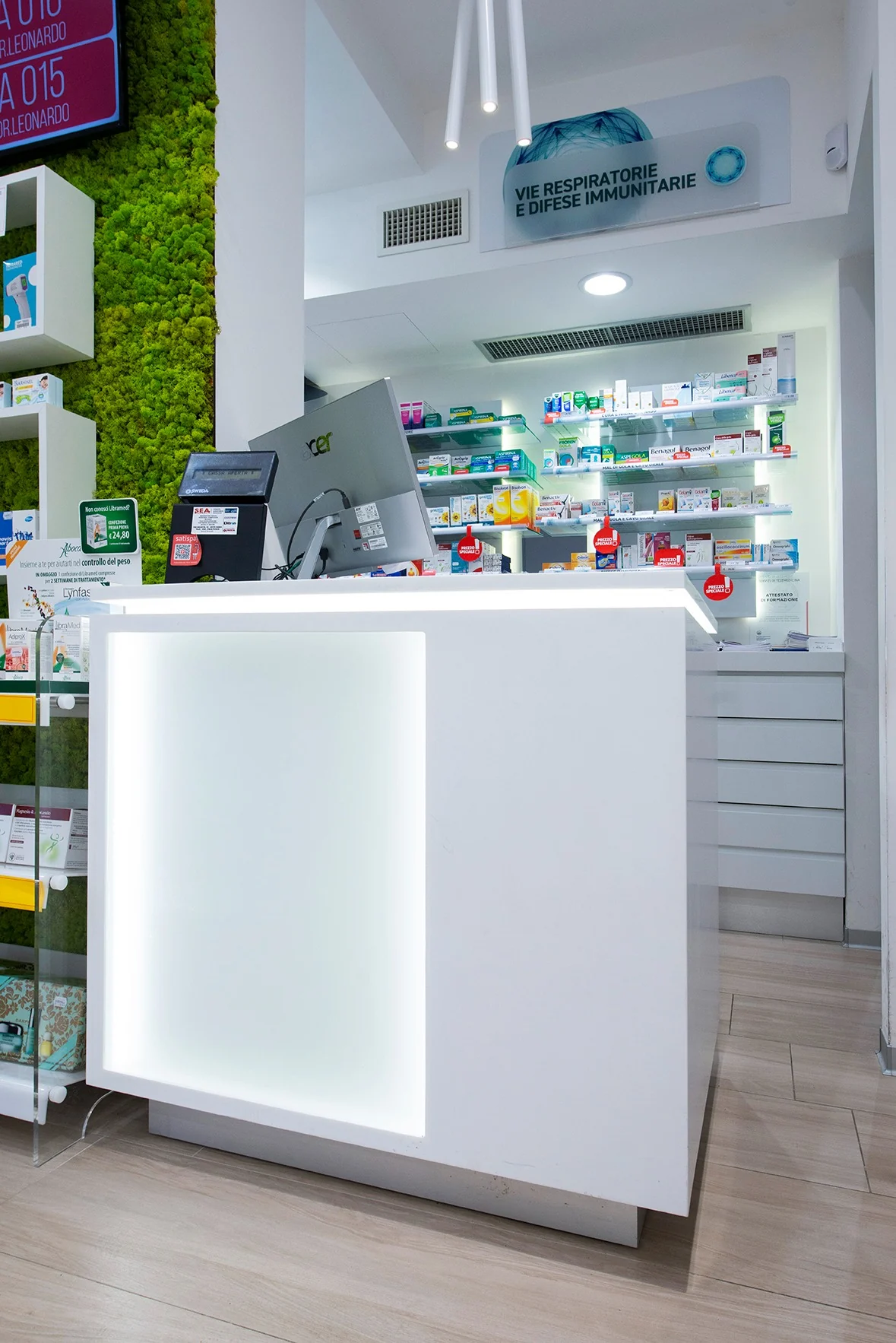 Banco farmacia progettato da ATIPICO